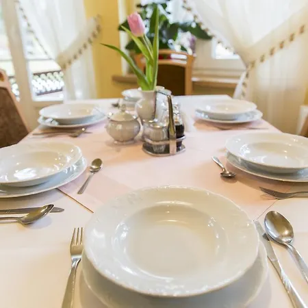 Couette-café Astoria - Literatow 2*