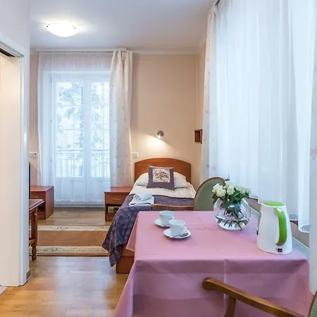 Couette-café Astoria - Literatow 2*